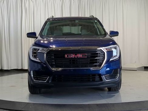 Used 2023 GMC Terrain SLE w/ Driver Convenience Package FWD image 3