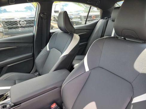 Used 2025 Toyota Camry SE w/ Convenience Package FWD image 17