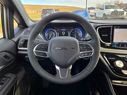 New 2026 Chrysler Pacifica Limited w/ Uconnect Theater Family Group AWD/4WD image 16