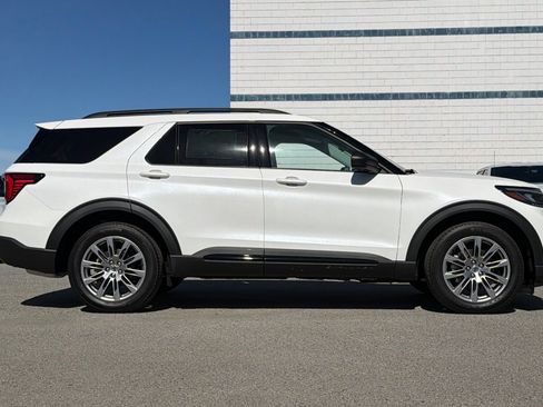 Used 2026 Ford Explorer Active w/ Active Comfort Package AWD/4WD image 3