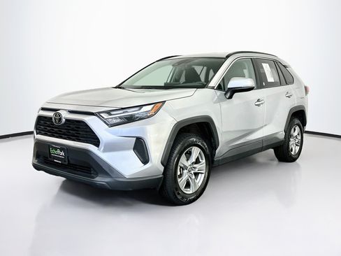 Used 2025 Toyota RAV4 XLE AWD/4WD image 3