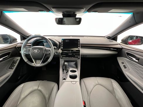 Used 2020 Toyota Avalon Limited image 10