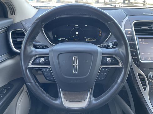 Used 2019 Lincoln Nautilus Select image 18