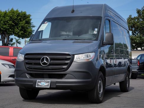 Used 2019 Mercedes-Benz Sprinter 144 image 2