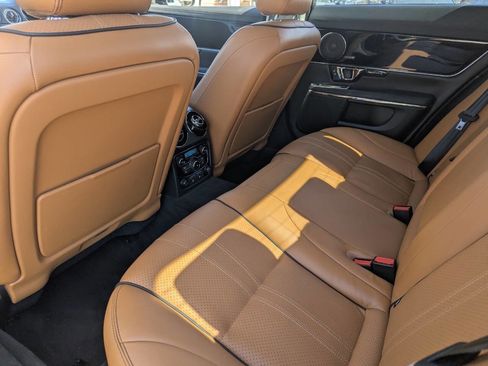 Used 2019 Jaguar XJ R-Sport image 21