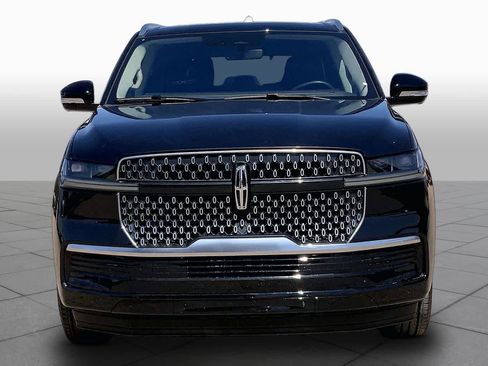 Used 2025 Lincoln Navigator Reserve AWD/4WD image 7