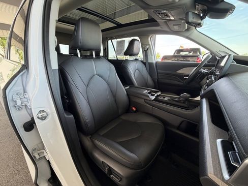 Used 2025 Toyota Grand Highlander AWD image 35