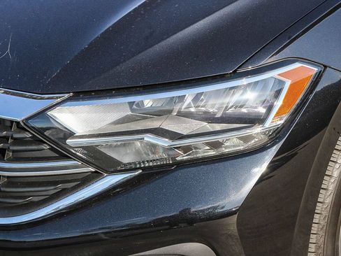 Used 2023 Volkswagen Jetta SE FWD image 5
