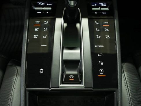 Used 2025 Porsche Macan image 22