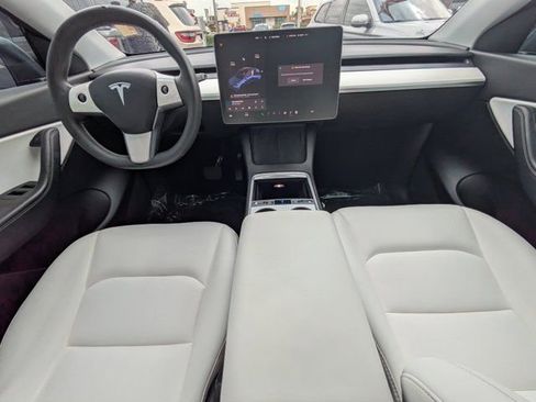 Used 2021 Tesla Model Y Long Range image 13