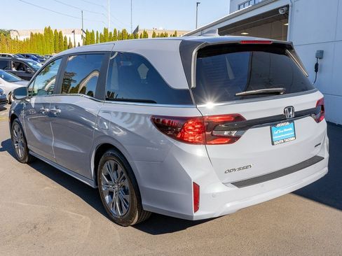 New 2026 Honda Odyssey Touring image 8