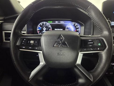 Used 2023 Mitsubishi Outlander SE FWD image 16
