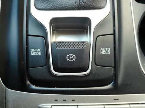 Used 2024 Kia Carnival LX FWD image 54