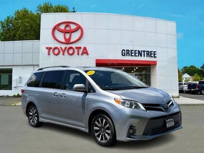 Used 2018 Toyota Sienna XLE Premium