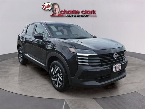 Used 2025 Nissan Kicks SV image 8