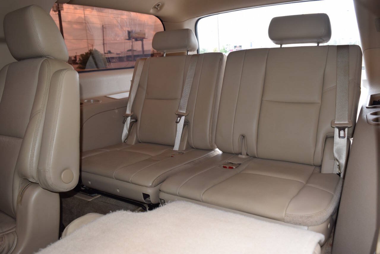 Used 2014 Chevrolet Suburban LTZ RWD image 53