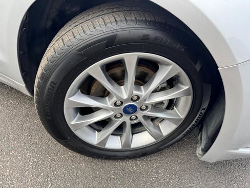 Used 2017 Ford Fusion SE w/ Fusion SE Technology Package image 21