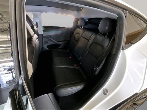 Used 2026 Tesla Model Y 2WD image 18