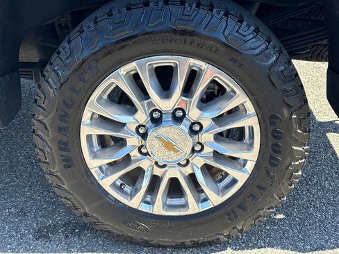 Used 2023 Chevrolet Silverado 3500 High Country AWD/4WD image 19