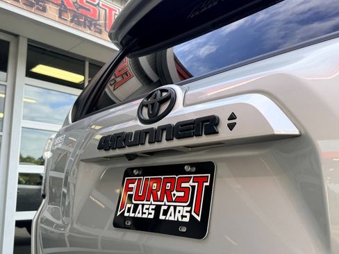 Used 2022 Toyota 4Runner SR5 Premium AWD/4WD image 9