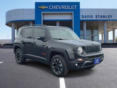 Used 2023 Jeep Renegade Latitude AWD/4WD image 2