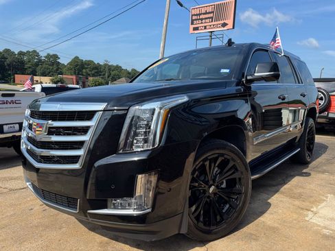 Used 2018 Cadillac Escalade Luxury RWD image 5