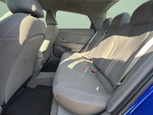 Certified 2025 Hyundai Elantra Sport image 28