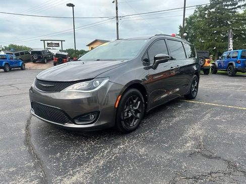 Used 2019 Chrysler Pacifica Limited w/ S Appearance Package FWD image 4