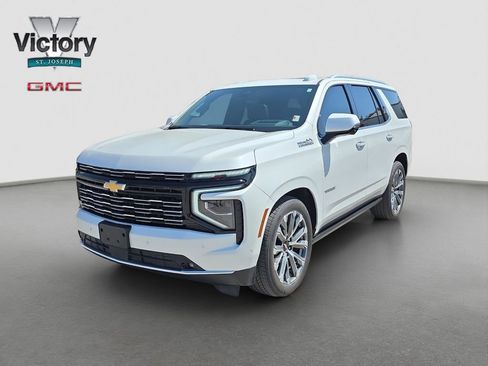 Used 2025 Chevrolet Tahoe High Country AWD/4WD image 3