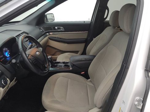 Used 2018 Ford Explorer XLT image 17