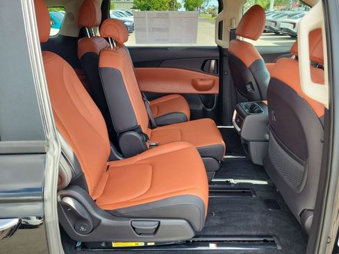 New 2026 Kia Carnival EX FWD image 11