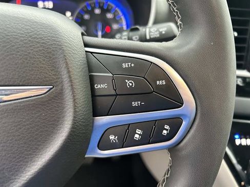 Used 2024 Chrysler Pacifica Touring-L image 26