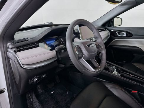 Used 2024 Jeep Compass Limited image 16