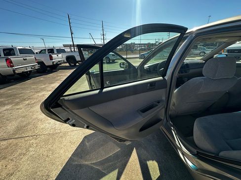 Used 2003 Toyota Camry LE FWD image 26