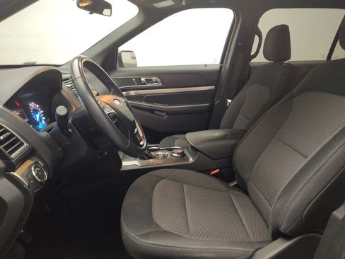 Used 2019 Ford Explorer XLT image 17