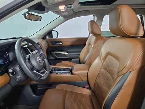 Used 2024 Nissan Pathfinder Platinum w/ Cargo Package FWD image 15