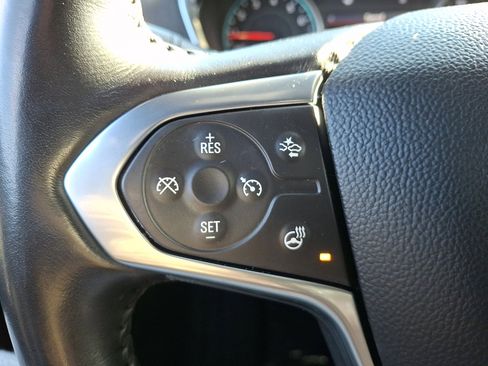 Used 2022 Chevrolet Traverse LT image 19