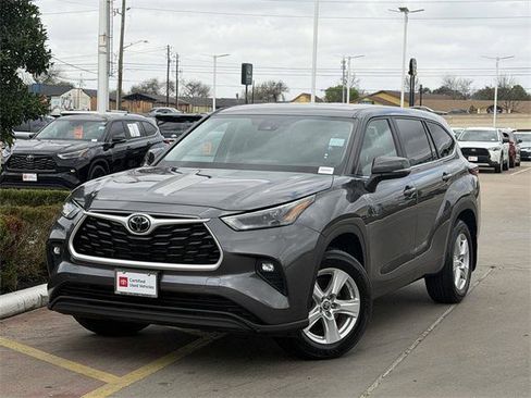 Certified 2024 Toyota Highlander LE image 2