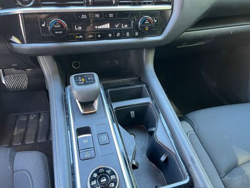 Used 2025 Nissan Pathfinder SV image 43