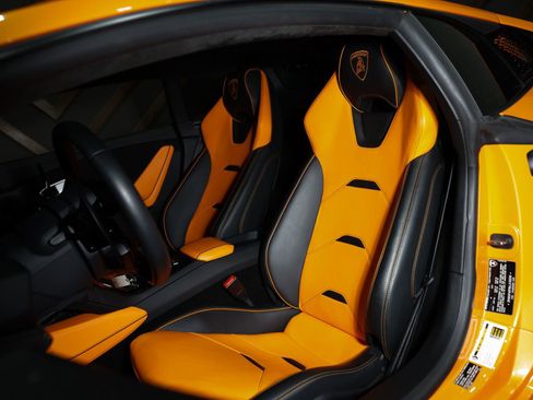 Used 2020 Lamborghini Huracan EVO image 42