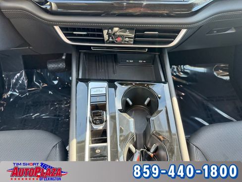 Used 2025 Volkswagen Atlas SE AWD/4WD image 27