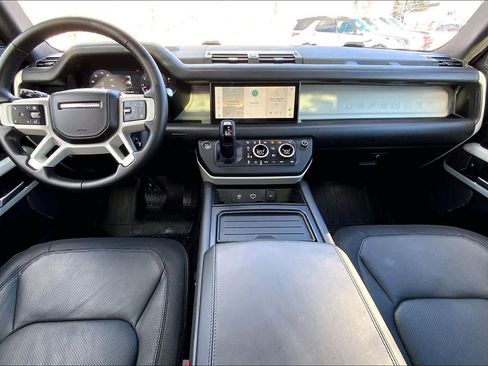 Used 2024 Land Rover Defender 110 X-Dynamic SE image 13