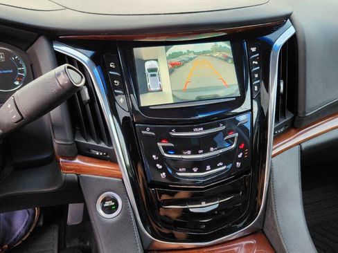 Used 2015 Cadillac Escalade ESV Luxury image 53