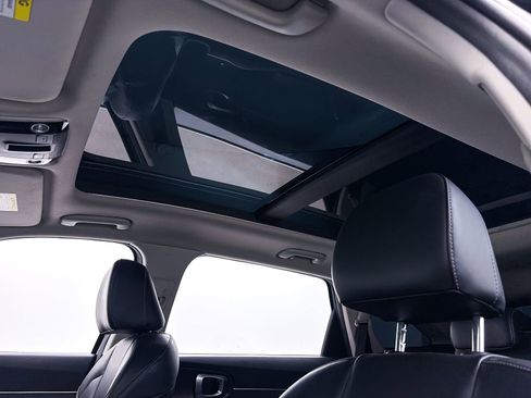 Used 2022 Kia Sorento S w/ Panoramic Sunroof Package image 3