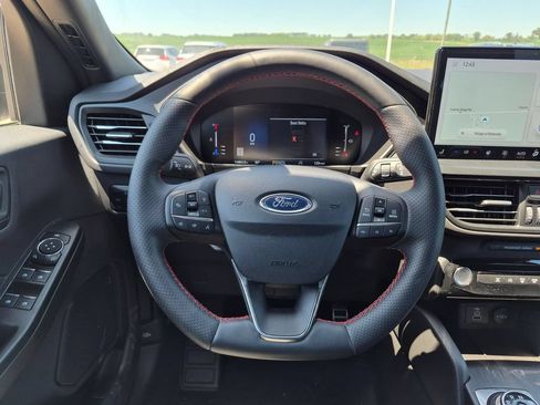 Used 2024 Ford Escape ST-Line w/ Tech Pack #1 AWD/4WD image 19