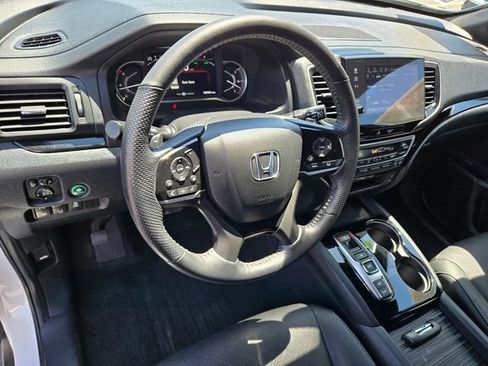 Used 2023 Honda Passport Elite image 13