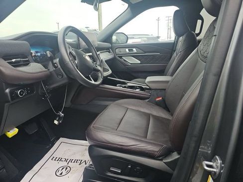 Used 2025 Ford Explorer Platinum w/ Ultimate Package image 9