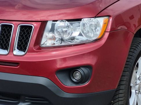 Used 2011 Jeep Compass Latitude w/ Sun/Sound Group AWD/4WD image 11