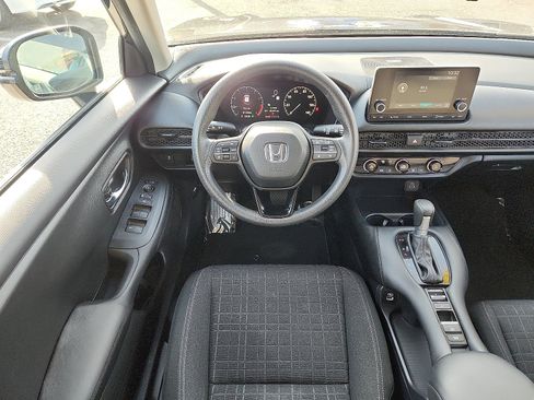 Used 2023 Honda HR-V LX image 11