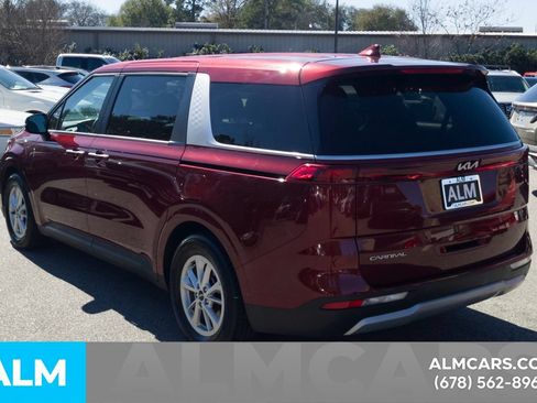 Used 2024 Kia Carnival LX FWD image 9